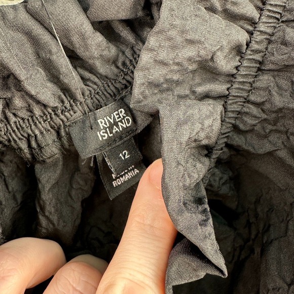 River Island Top Womens 12 Black Off Shoulder Ruffled Neck Short Sleeve NWT - Picture 6 of 10